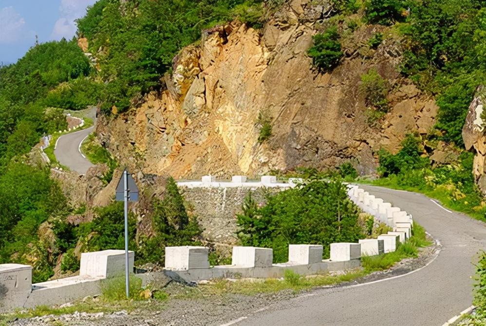 水牛集体消失,是在二黑带领下去江对面吃草