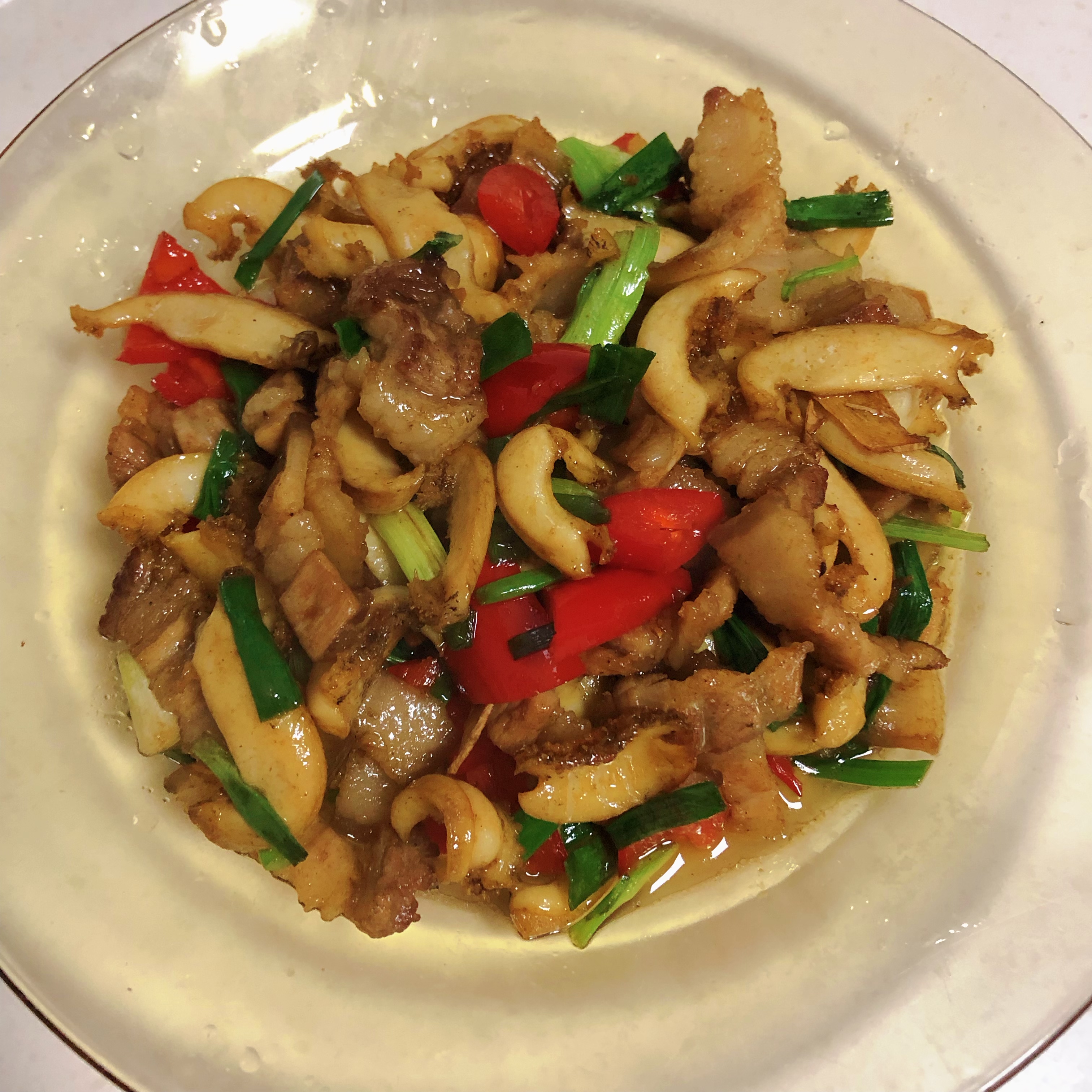 五花肉爆炒鲍鱼片,咸香脆爽,超级下饭
