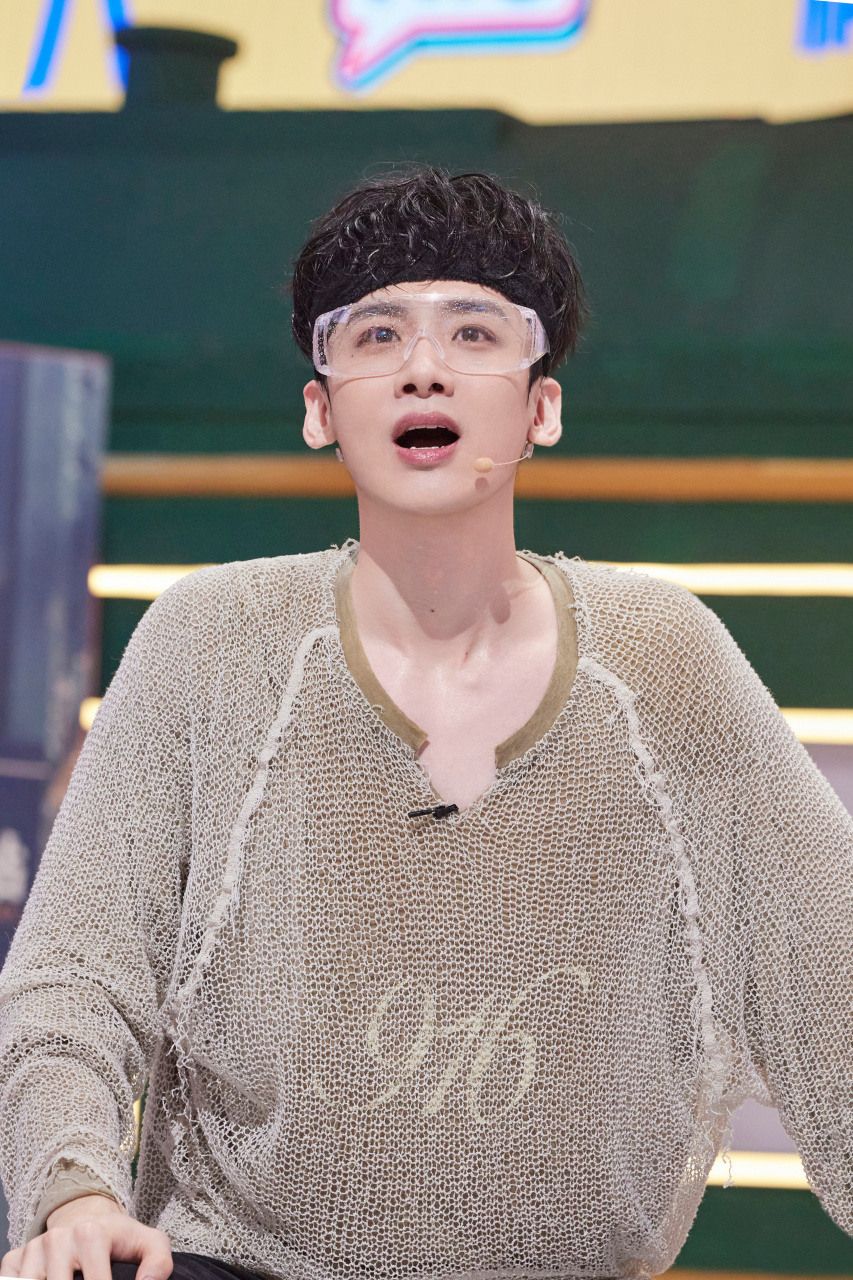 白敬亭你好星期六发带剧照,你能get到白敬亭的颜吗?