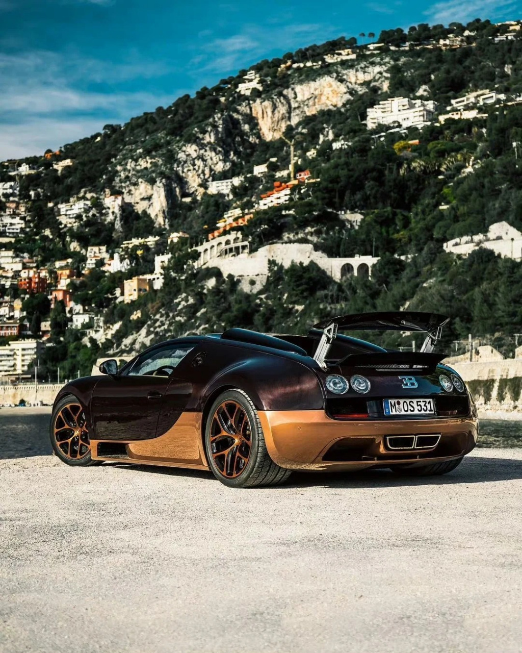 布加迪威龙,这辆车真的是太酷了 9907 布加迪威龙是世界上最快的