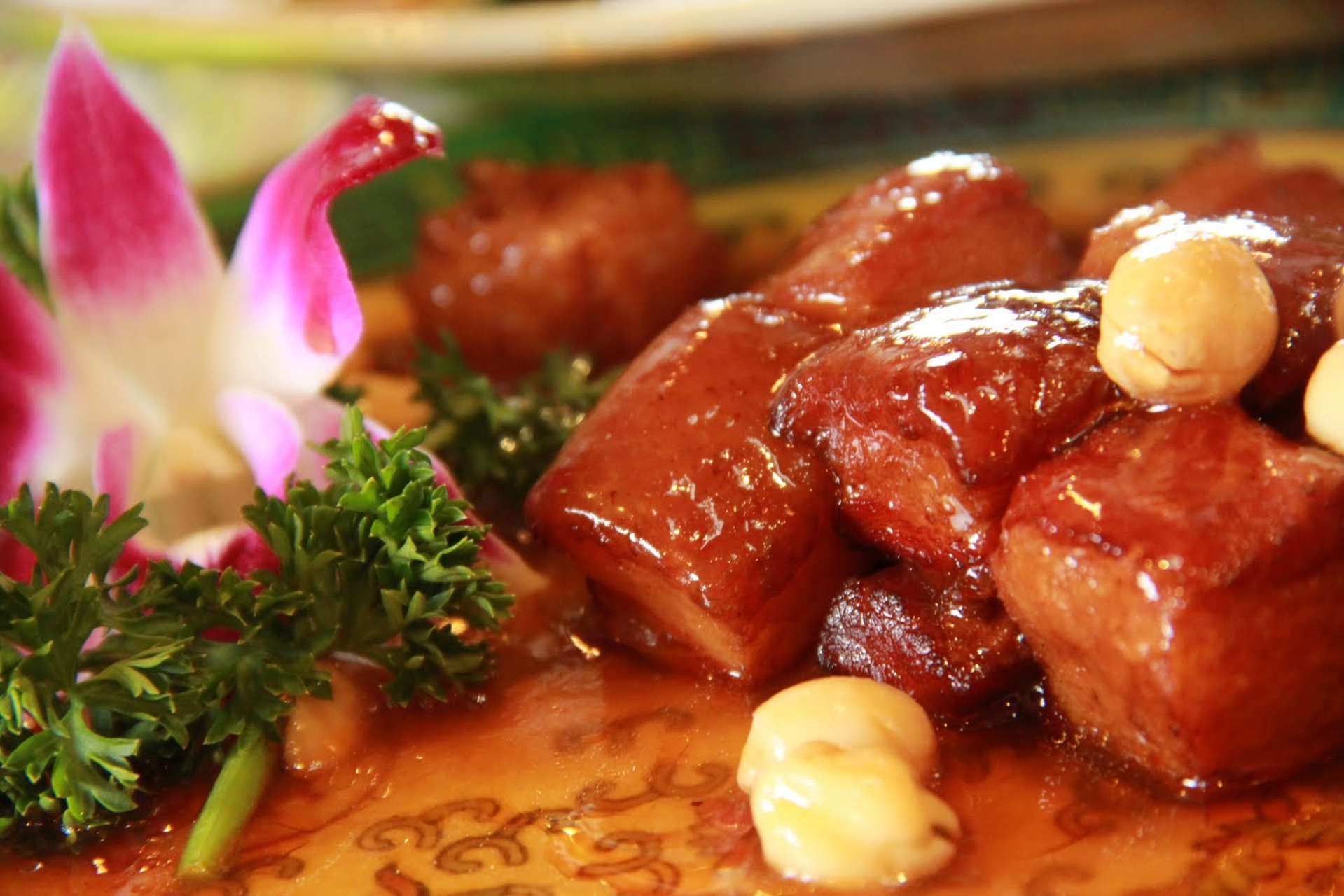 科学漫谈# 孔府宴是中国山东曲阜孔庙内举行的一种传统盛宴,以纪念