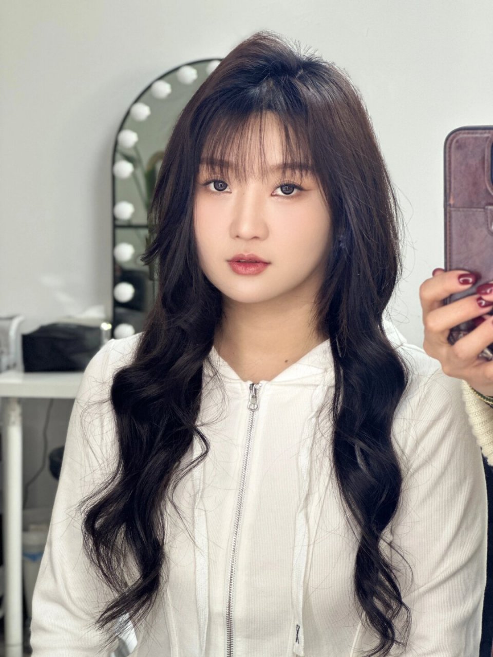 93  91首先,我们来说说这款妆容的重点——清透水光肌.