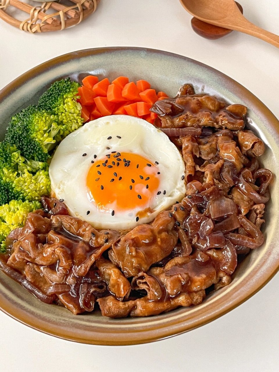 10分钟减脂餐好吃到舔盘的日式肥牛饭 在家就能get吉野家日式肥牛饭啦