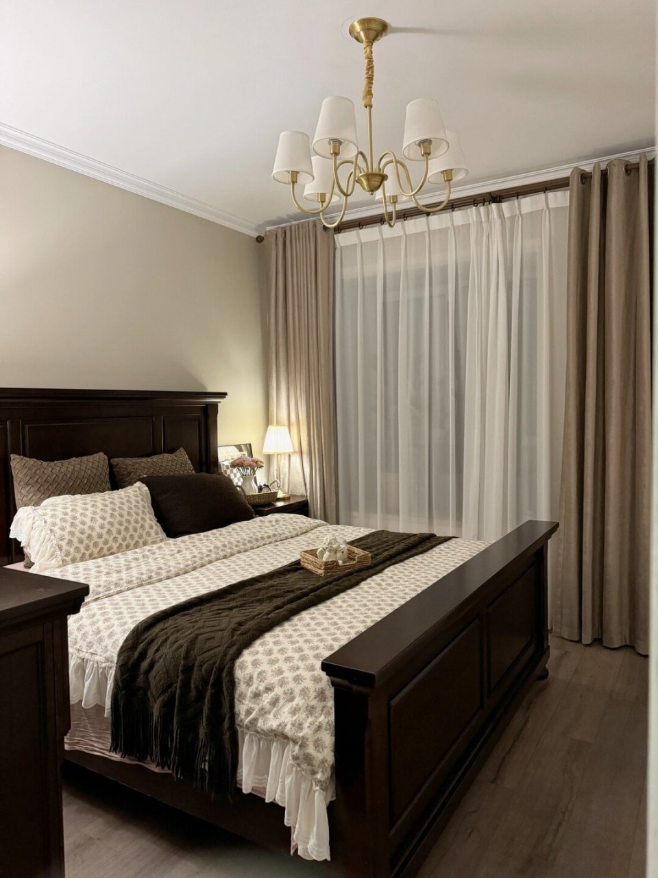 今天我的美式卧室,又舒服了亿点点  我家主卧不算大,跟家属分房睡的第