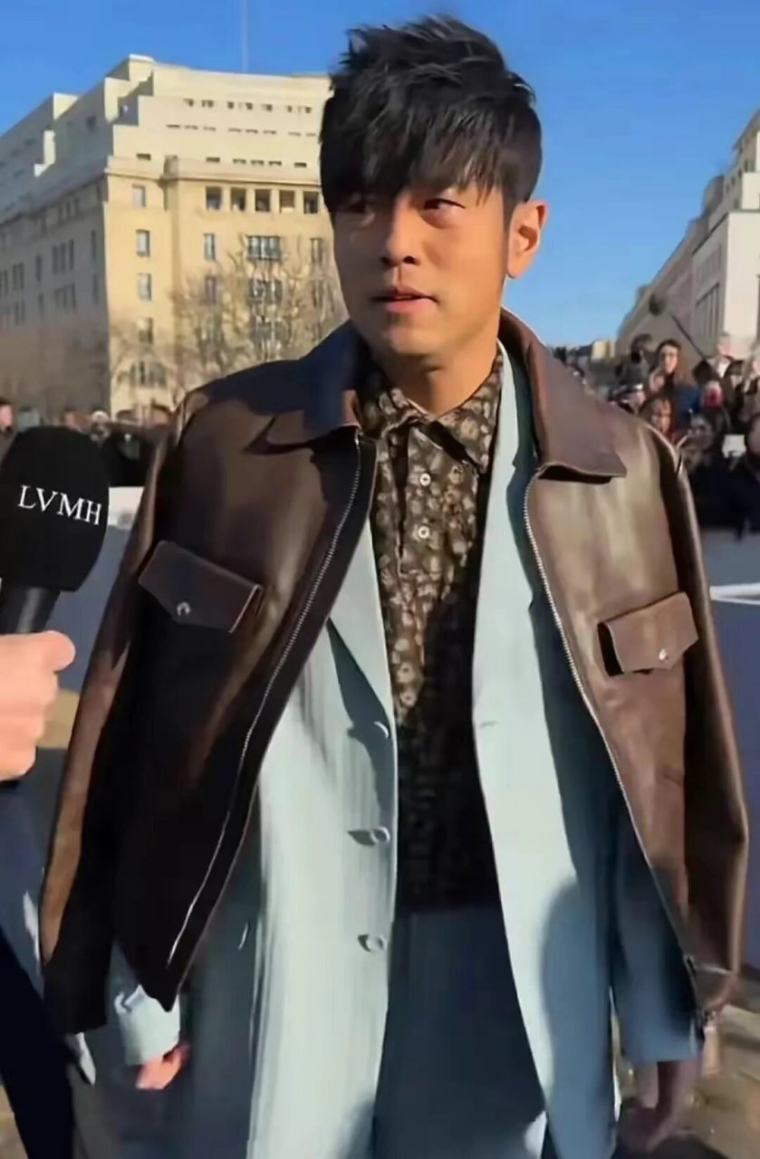 周杰伦回应与粥饼伦撞脸:太像了傻傻分不清