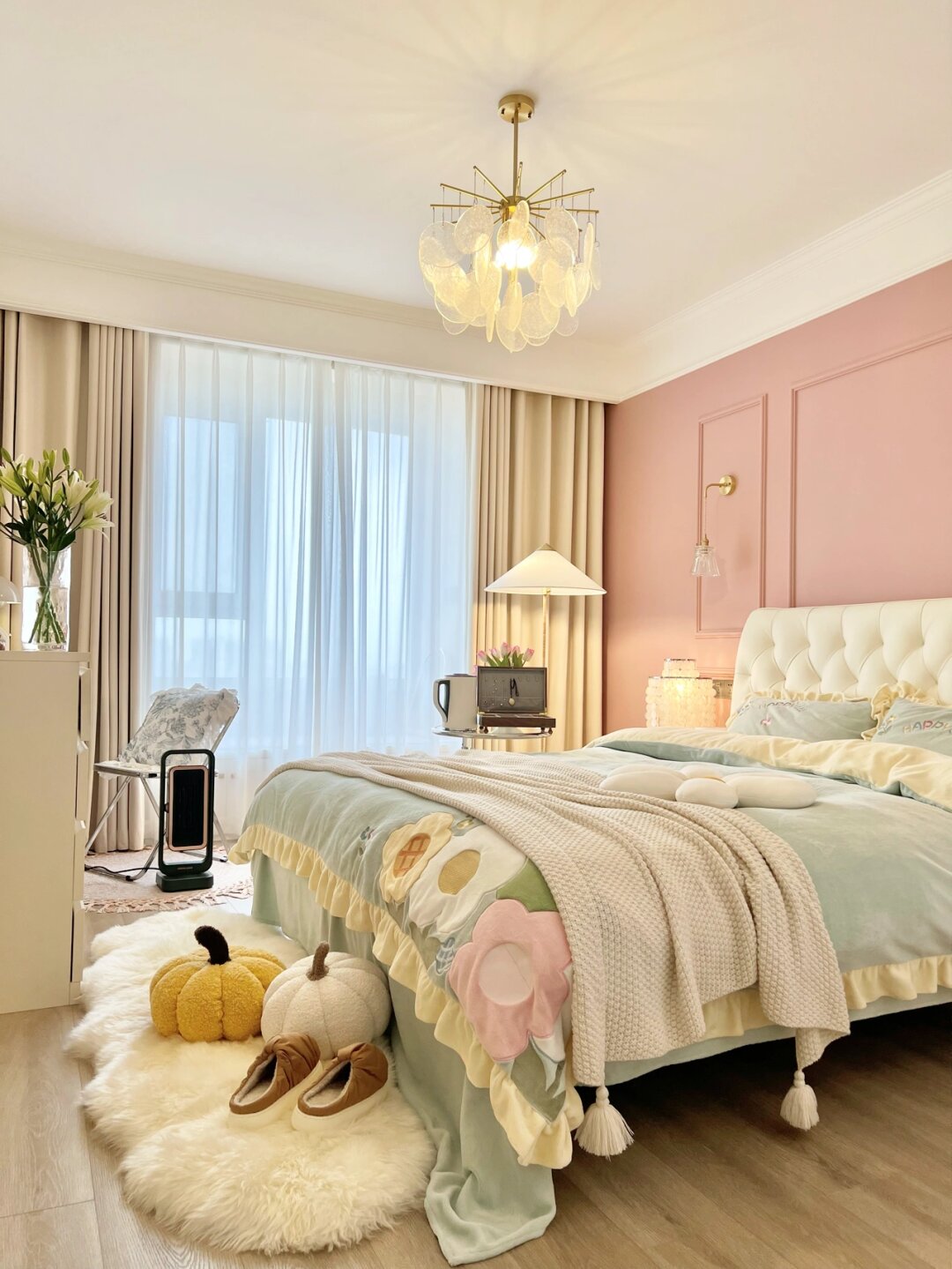 冬日温馨卧室布置我真的不想出门啦～ hello,大家好~我是蔷薇,终于