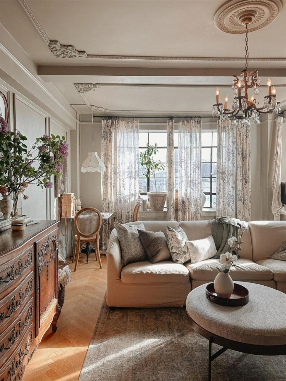 纽约城里的华丽美式家居  ✨这种华丽感首先来自于精致的硬装设计.