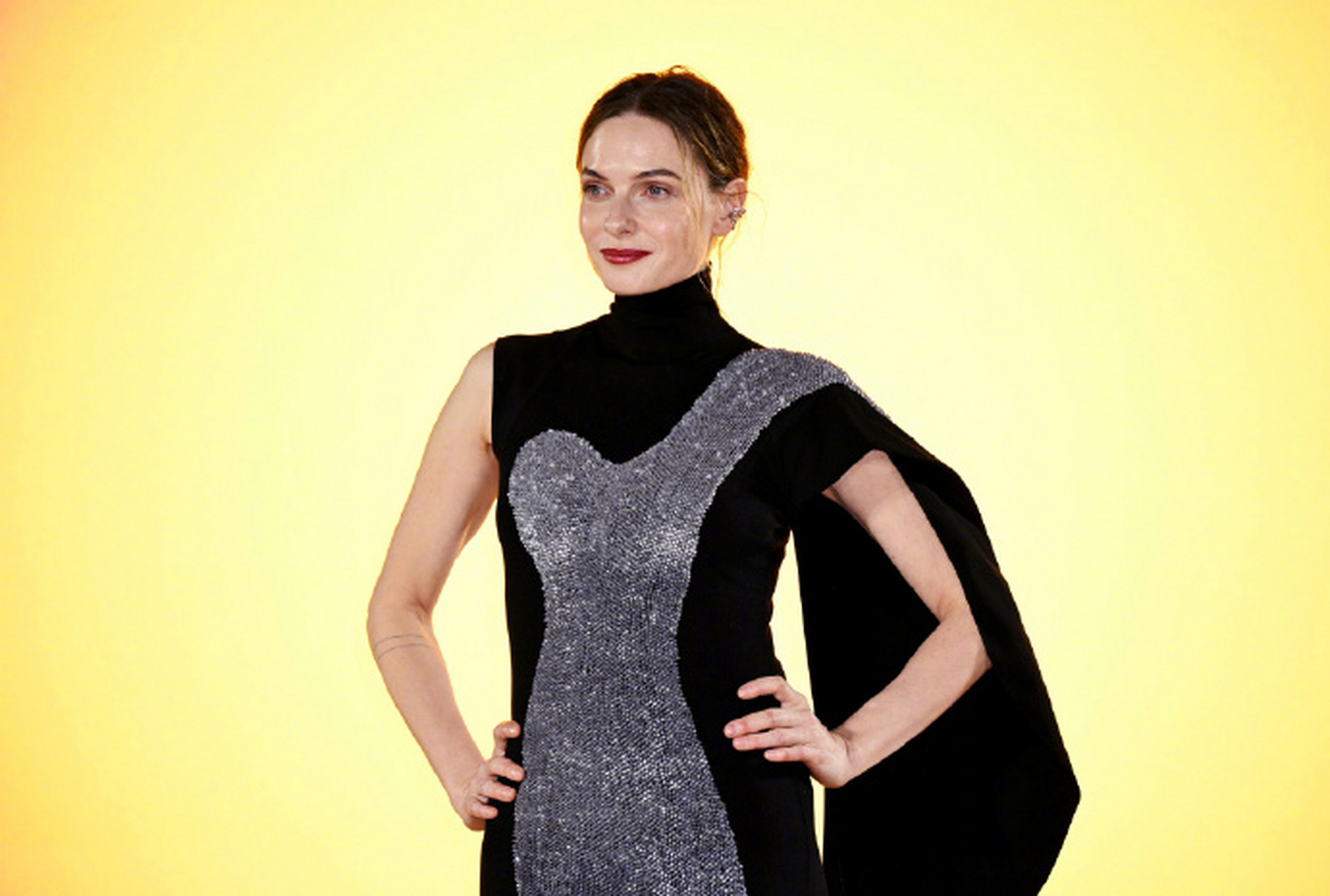 瑞典女演员rebecca ferguson 身穿fendi高定礼服于伦敦出席「沙丘2」