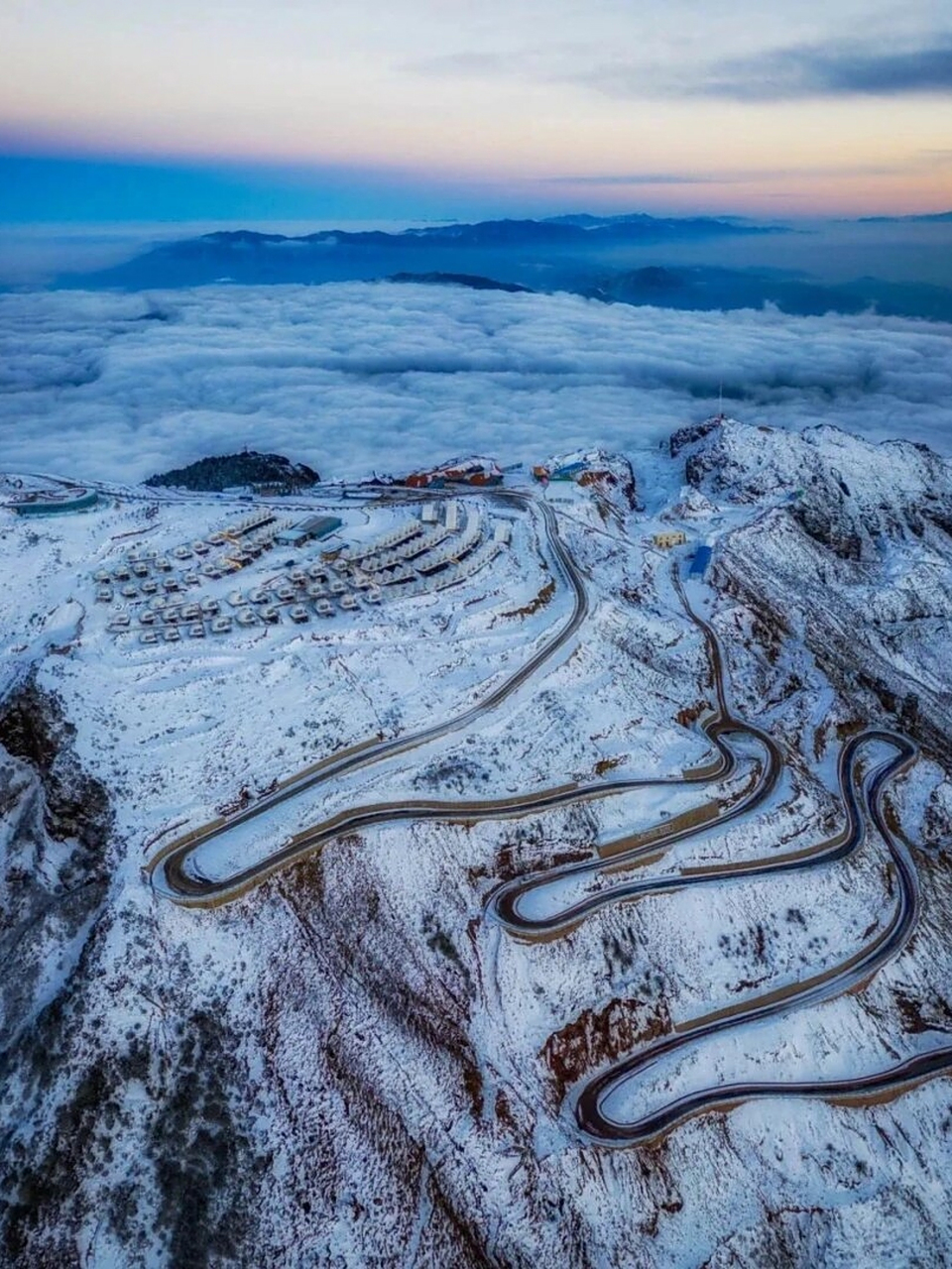 牛背山保姆级攻略  99位于雅安市天全县的牛背山,是四川观赏贡嘎