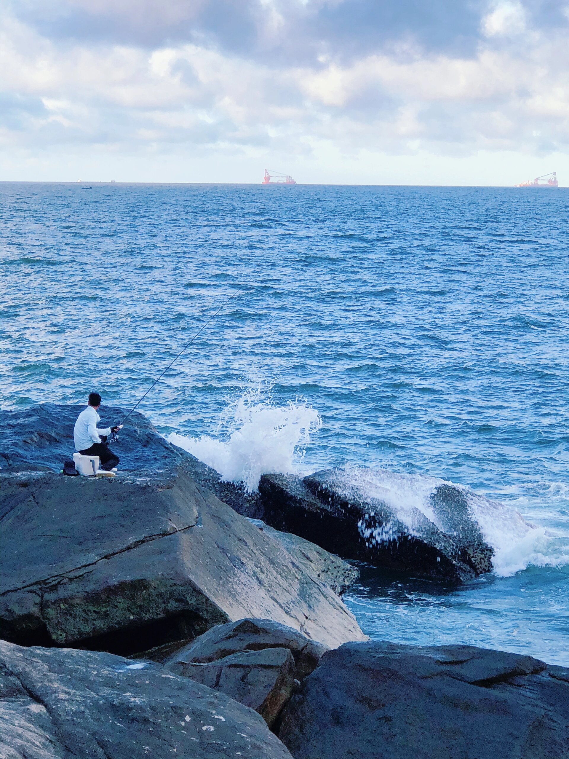 我站在海边,随手拍下了一些碎片般的照片