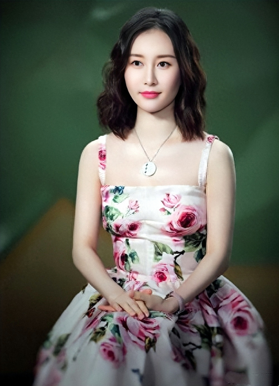 张予曦, 1993年出生于吉林省敦化市,2009年,张予曦在第7届瑞丽封面