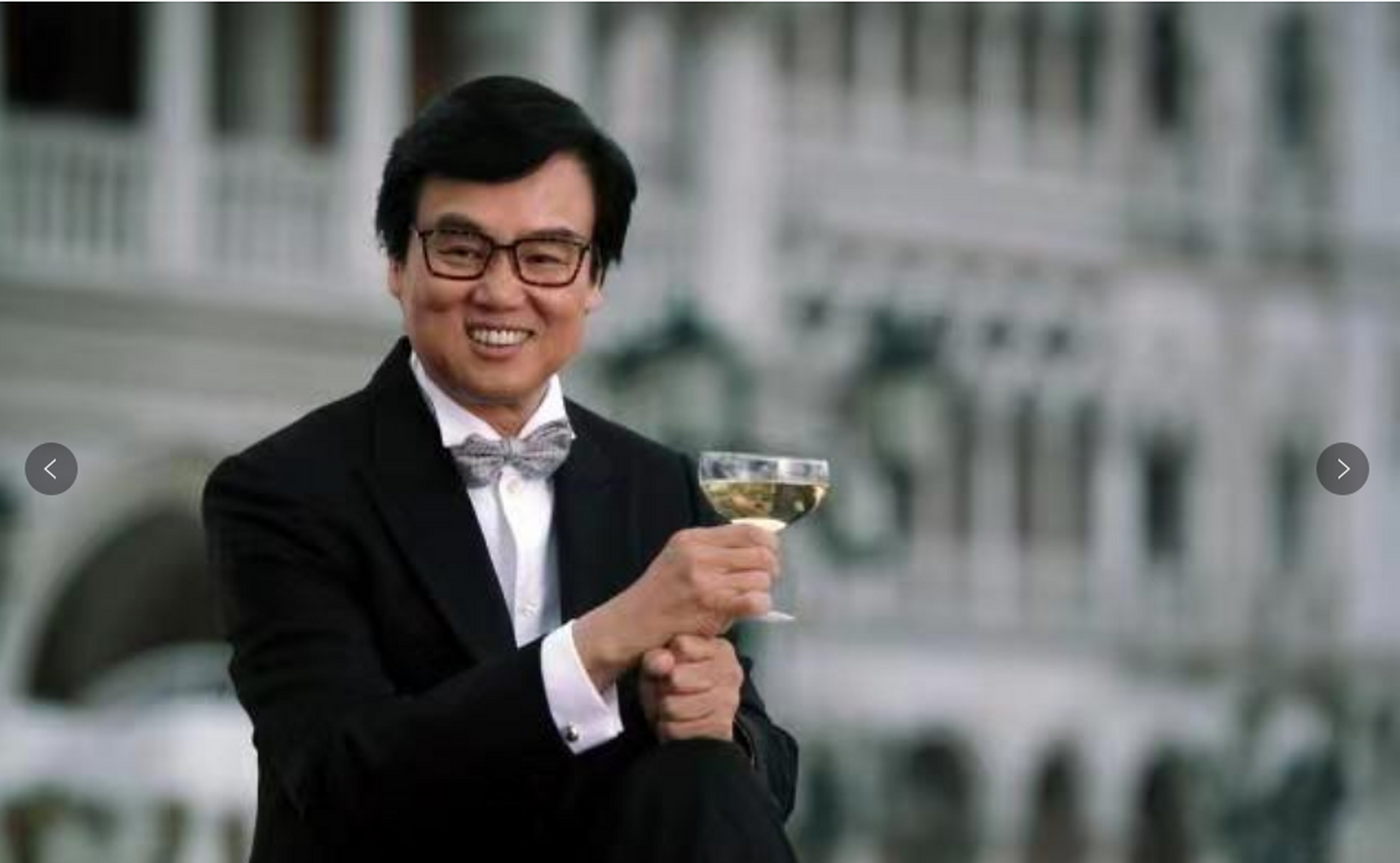 1992年,黄百鸣邀请了张国荣和林子祥出演《幸福家庭》,片酬为300万.