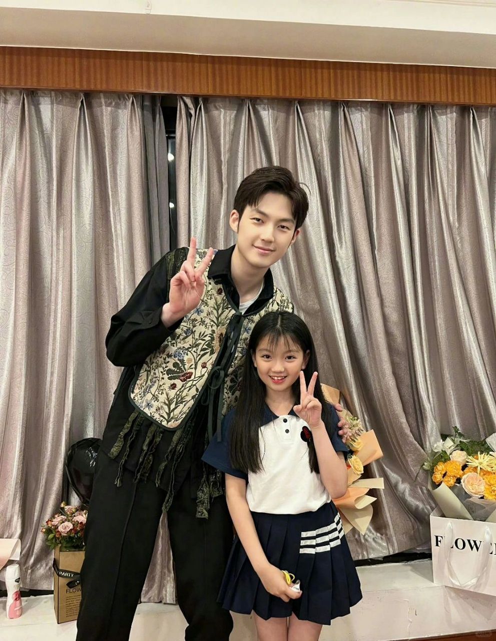 董力与阿拉蕾重逢,时光见证成长与变化  看到董力和阿拉蕾再度同框,我