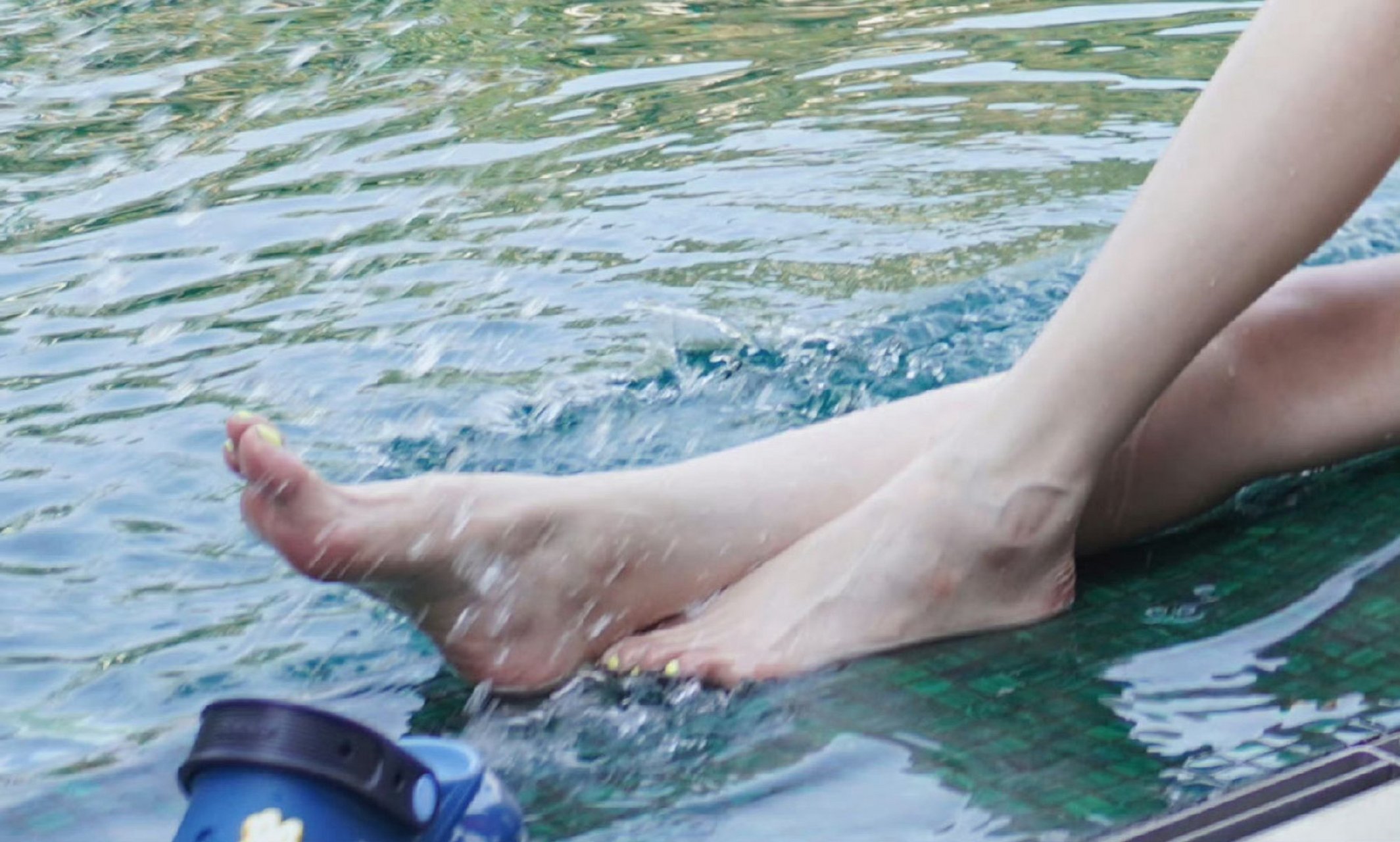 吴宣仪泳装玉腿 还得是海南富婆啊,娇滴滴的水嫩