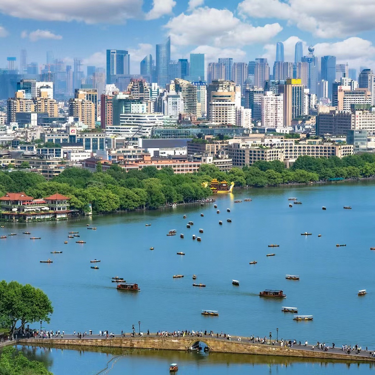 杭州城区人口已超过南京城区315万,成为继武汉之后的第十个特大承市