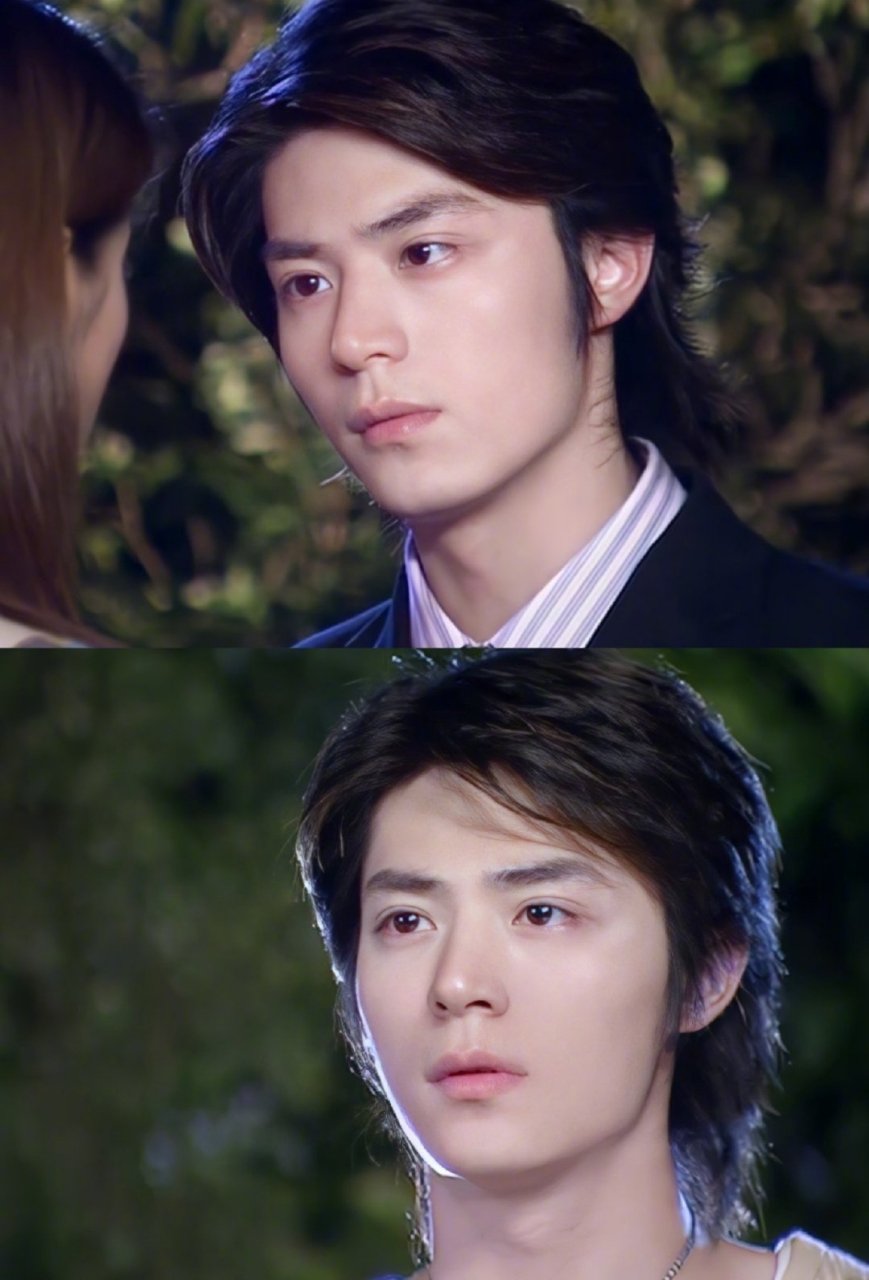 霍建华真的天生一张明星脸啊,小时候帅气又可爱.