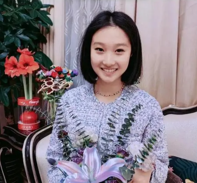 39岁文章近照曝光,满头白发一脸沧桑,马伊琍和女儿过得很好