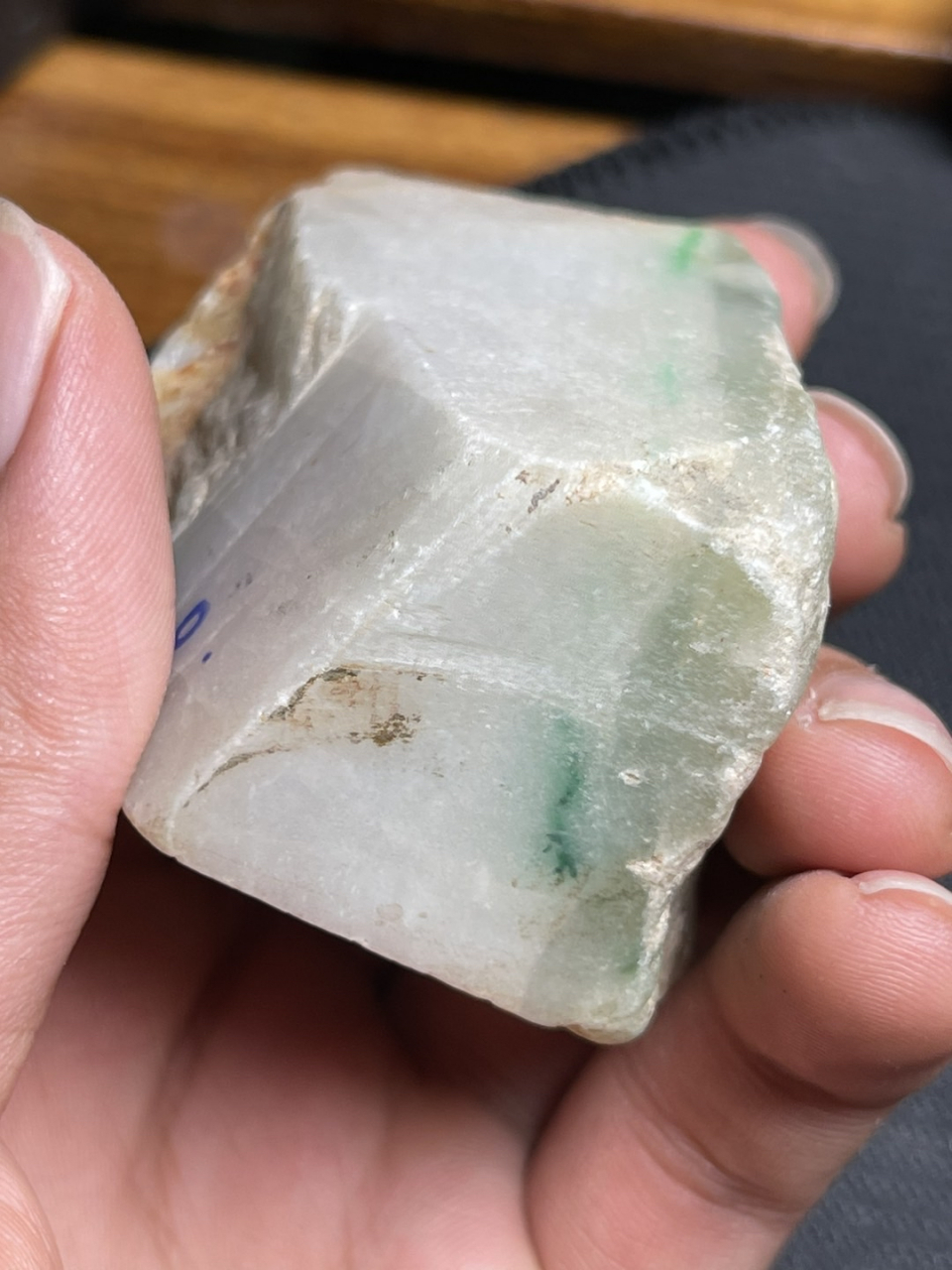 195克 木那 飘绿丝 缅甸翡翠原石天然a货翡翠原石 #翡翠原石# #翡翠