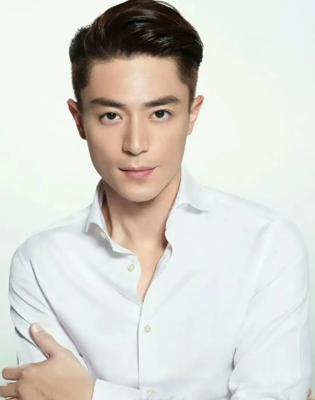 一个抖音短视频的男主:眼睛像肖战,嘴巴像霍建华,整体像李光洁,但是乍