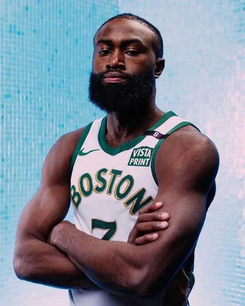 杰伦布朗扣篮动作被喷上热搜!