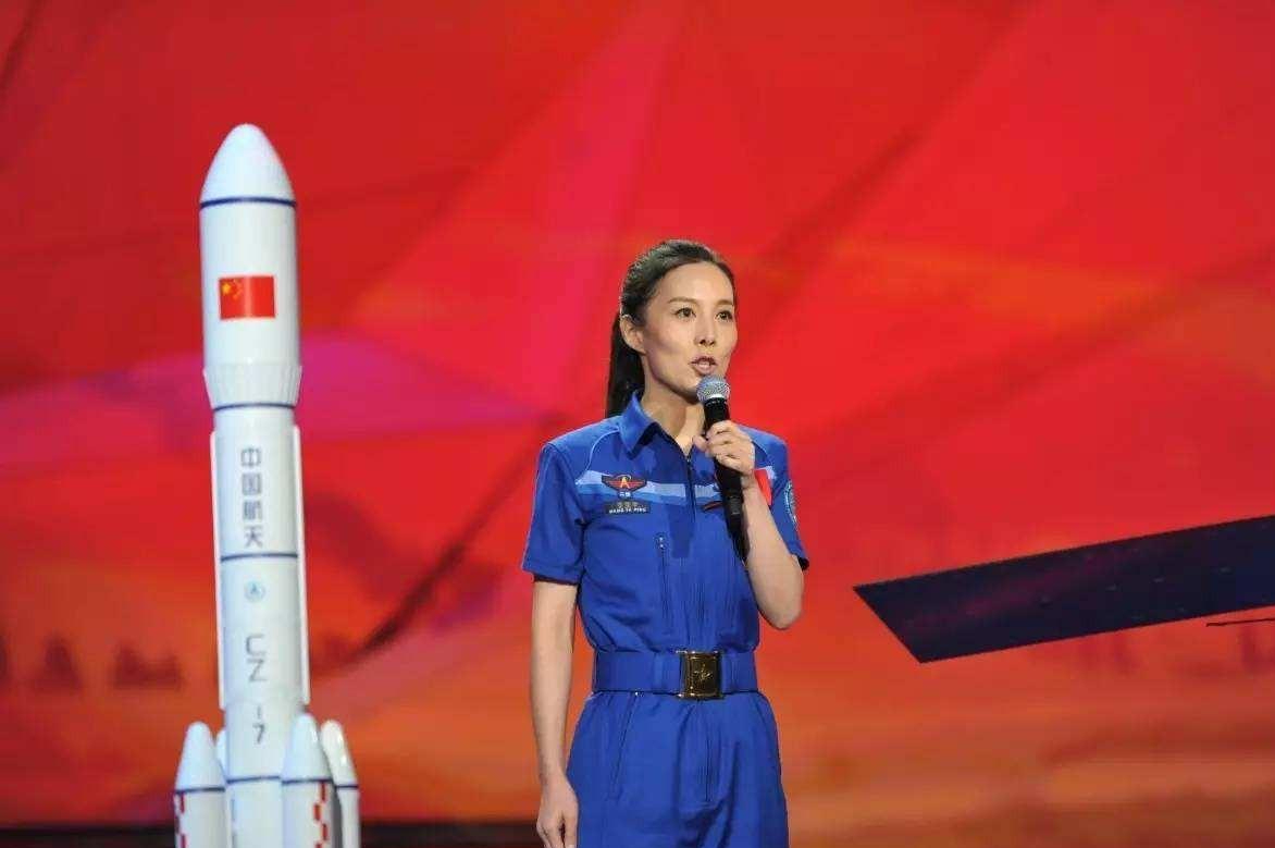 如今,她已经5岁了,王亚平用实力打破了关于未生育的女性不建议上太空