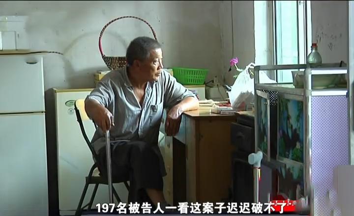 12年山东厂长骗千万远逃非洲,3年逃脱7次追捕,被抓时老到认不出