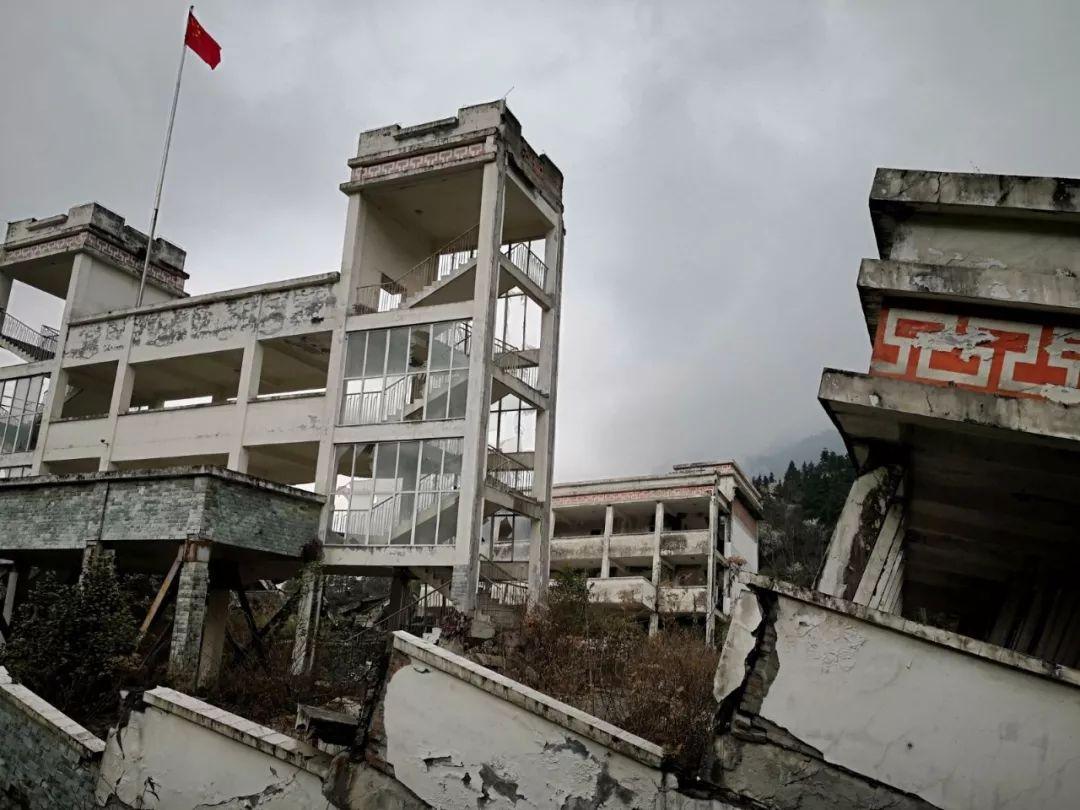 汶川大地震 学校图片