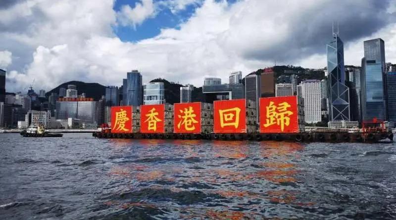 回顾江西24岁男子带85岁老妇进婚纱店,一开口,店员纳闷难以答复