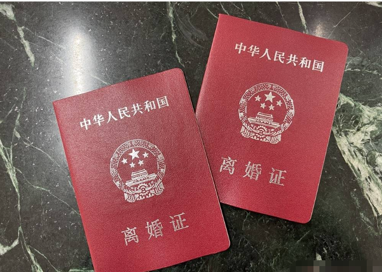 事情还要从钱丽和丈夫钟建国刚刚认识的时候说起.