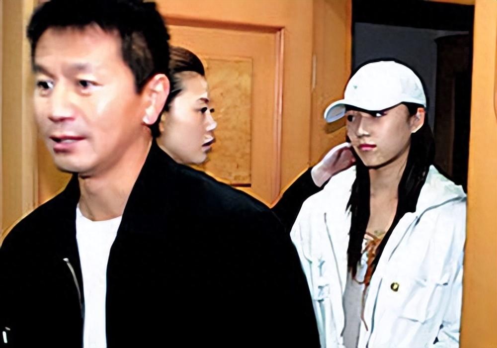 回顾刘莎22岁嫁44岁吴若甫为丈夫放弃舞蹈如今她幸福吗