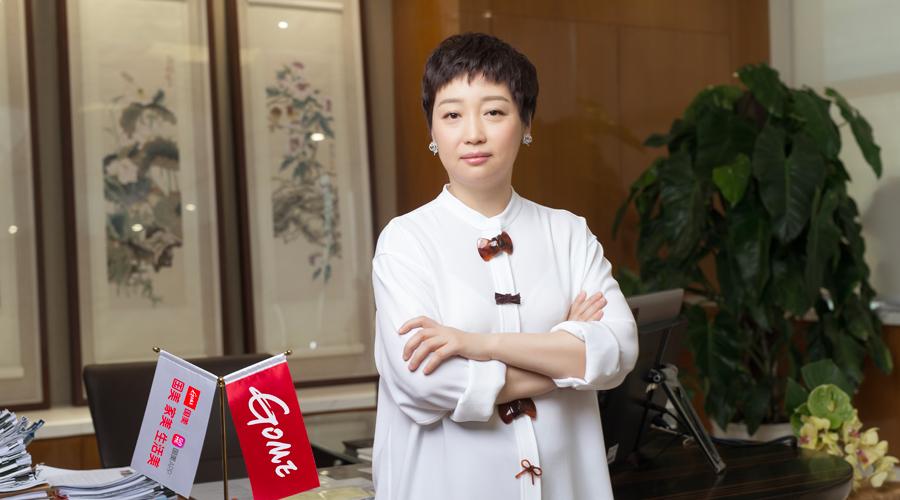 杜鹃是个地地道道的北京姑娘,她的父母都是老师,而杜鹃也是一个温婉