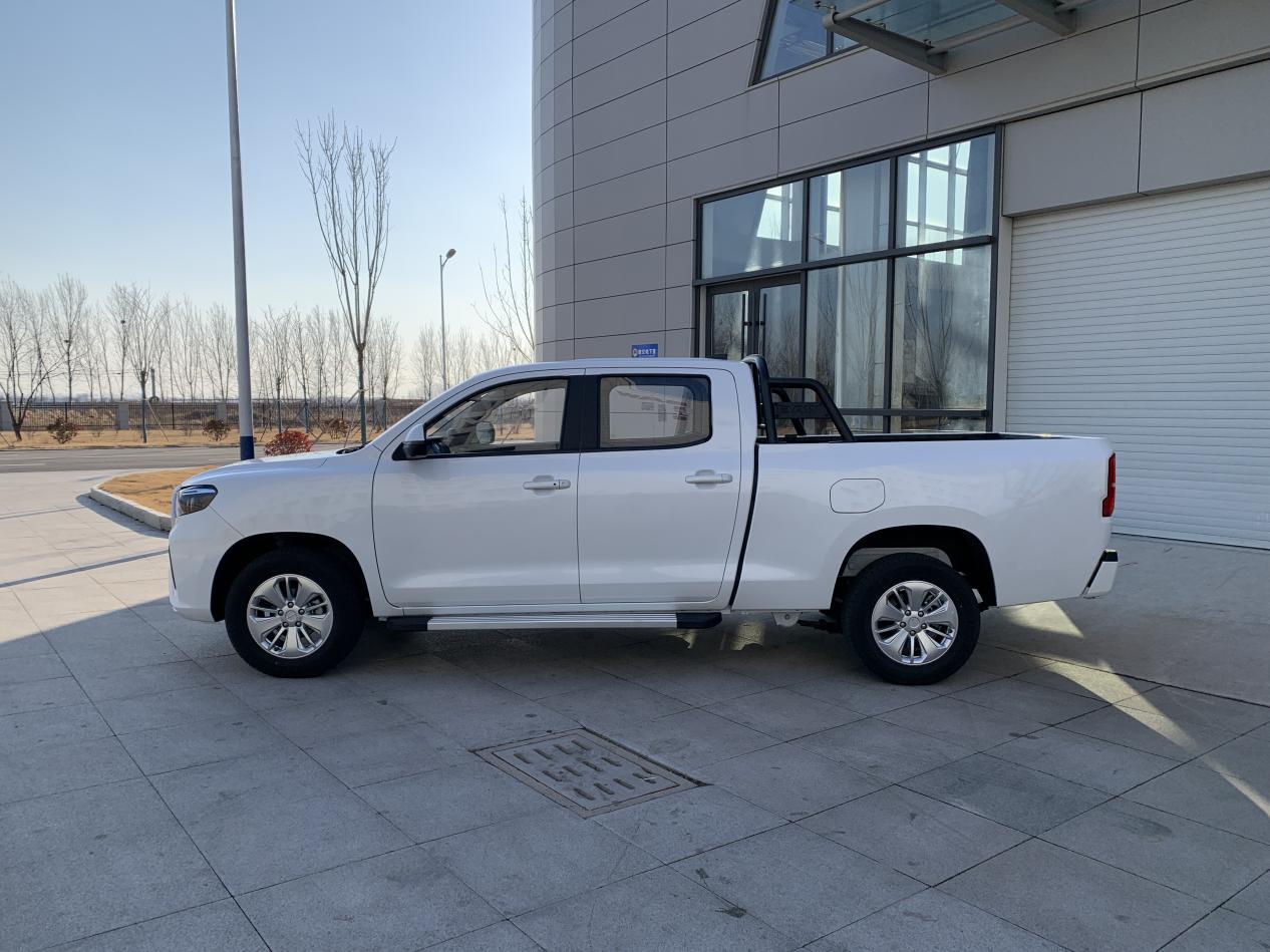 10万内自动挡皮卡,实拍北汽制造卡路里8at