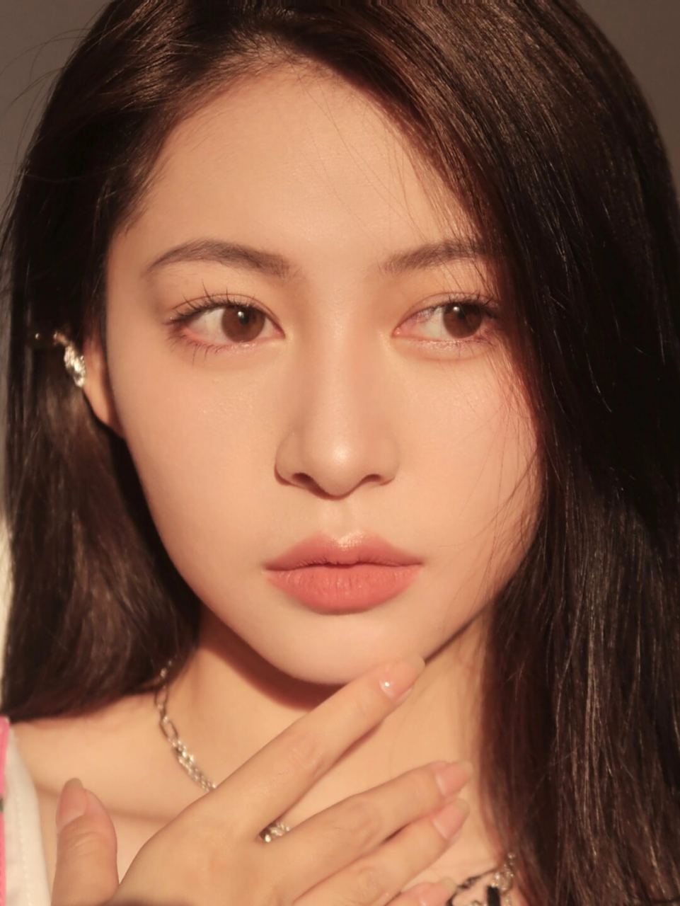 被无眼影妆容美翻了  浓颜美女们注意啦98,日常化妆时下手过重可能