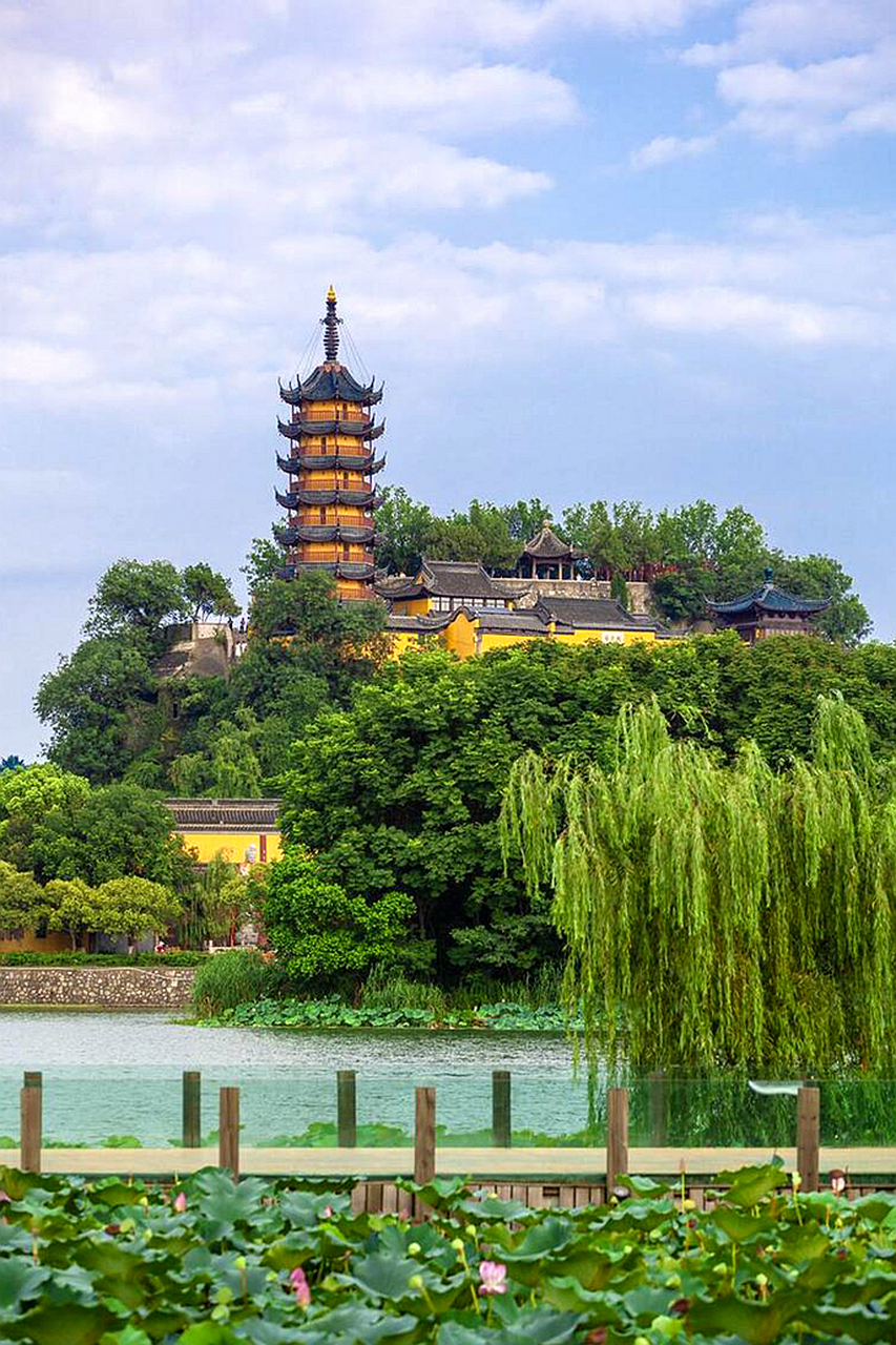 每天一个旅行目的地 | 镇江,江苏的慢城  对比"春风又绿江南岸,明月