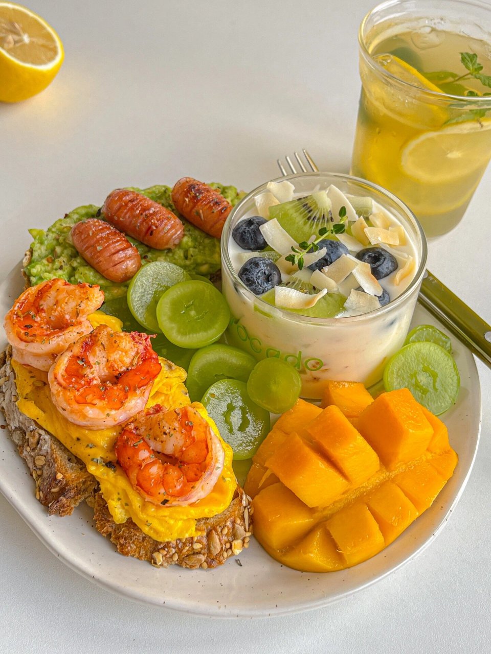 元气早午餐93:欧包三明治拼盘与柠檬雪皅茶93  大家好99!