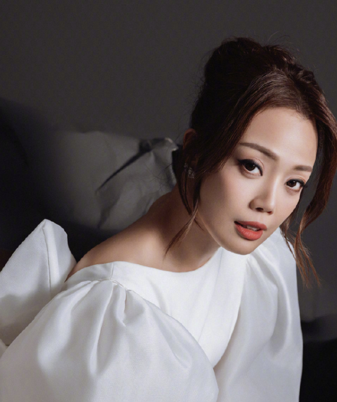 容祖儿的开工照,白色挺适合她!