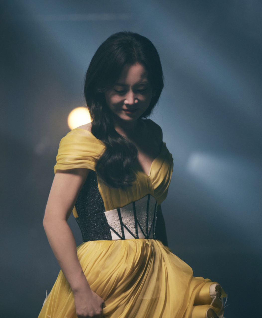 终于看到了贾玲大波浪的造型,电影《热辣滚烫》发布由贾玲演唱的壤北