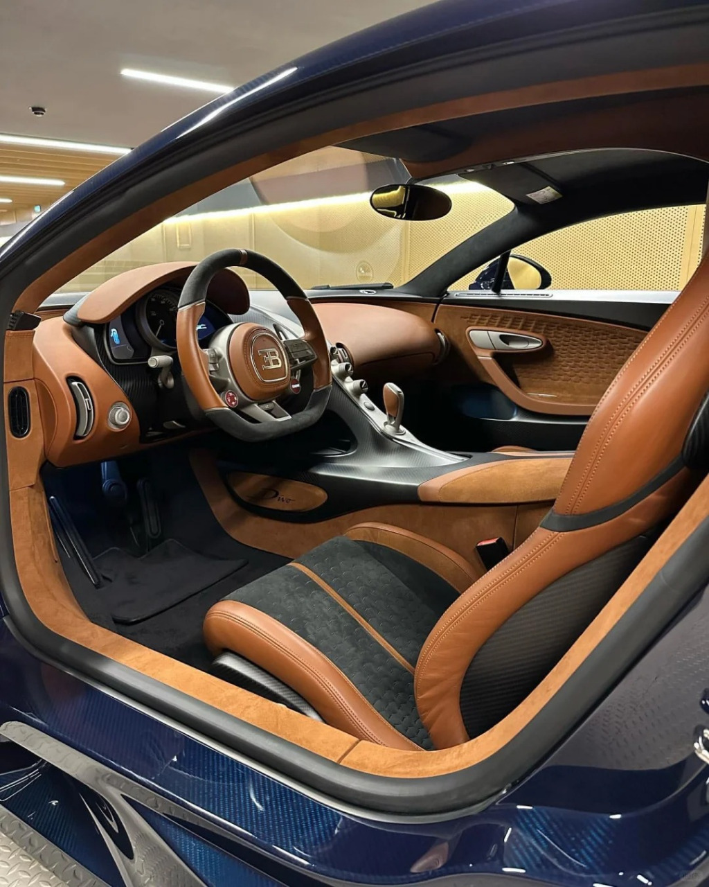 布加迪divo,简直是速度与激情的完美结合!97 这款divo搭载了一台8.