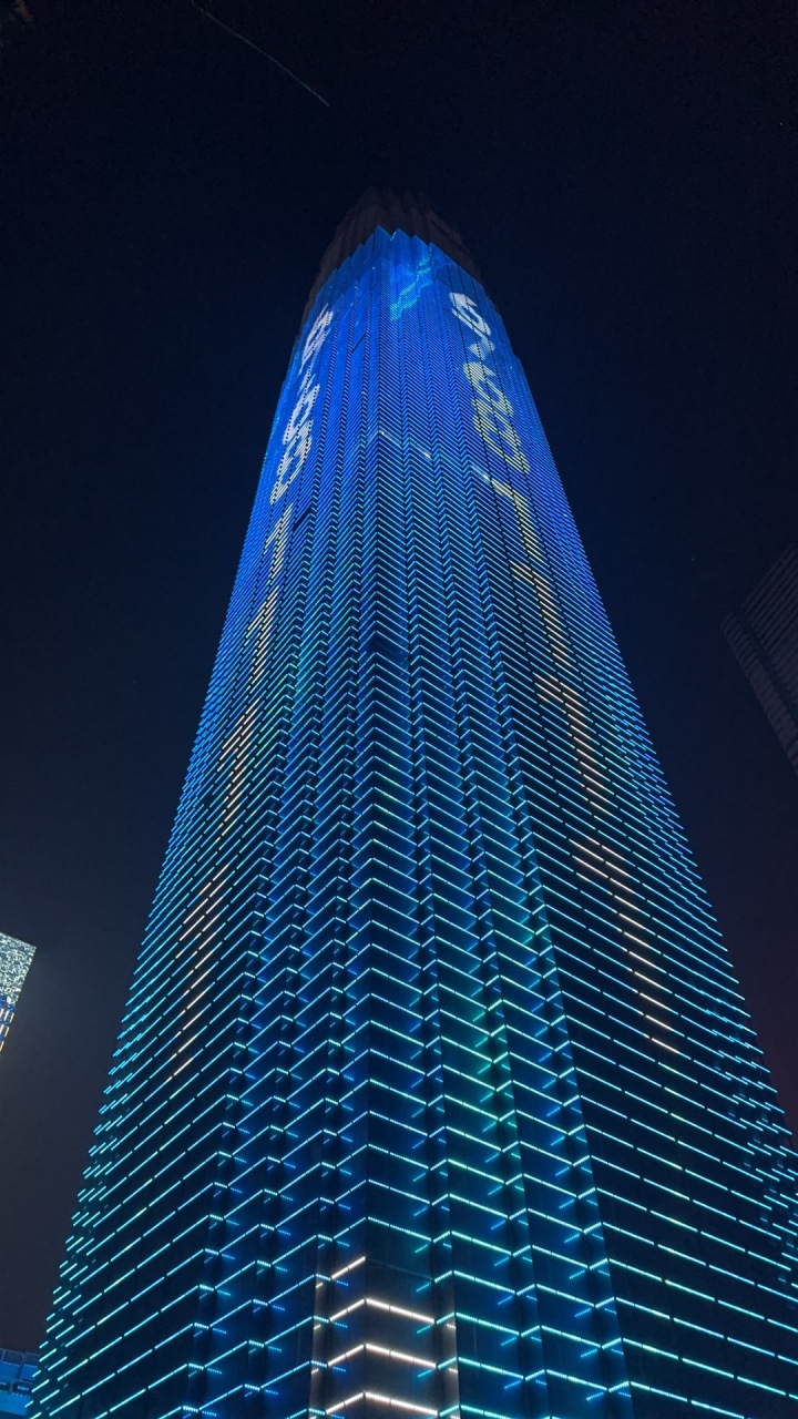 投稿:济南cbd"五指山"亮化,大家认为怎么样?  图片由楼友"wheat"提供.