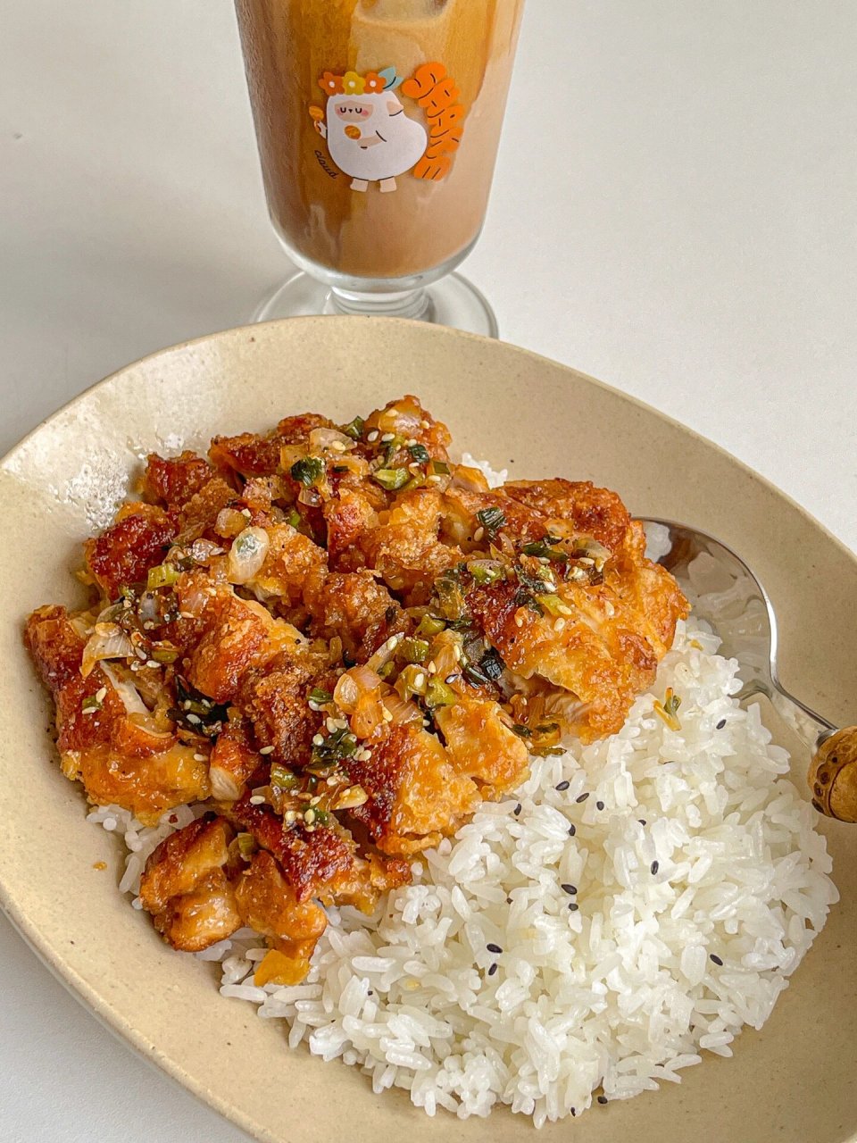 今天我要分享一道让家属爱不释口的双椒脆皮葱油鸡腿盖饭🍗.