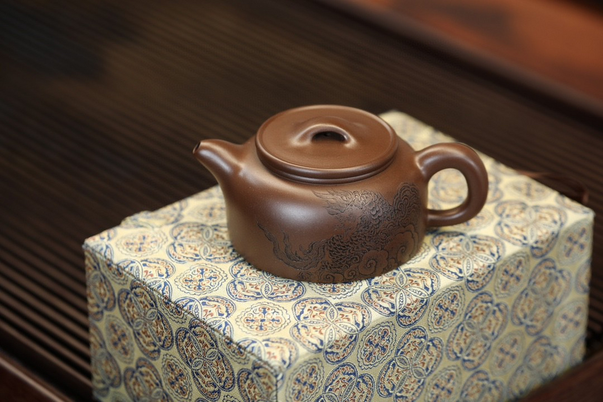 平盖莲子|一厂老紫泥|250cc|全手  从传统莲子壶中演变而来,圆润柔和