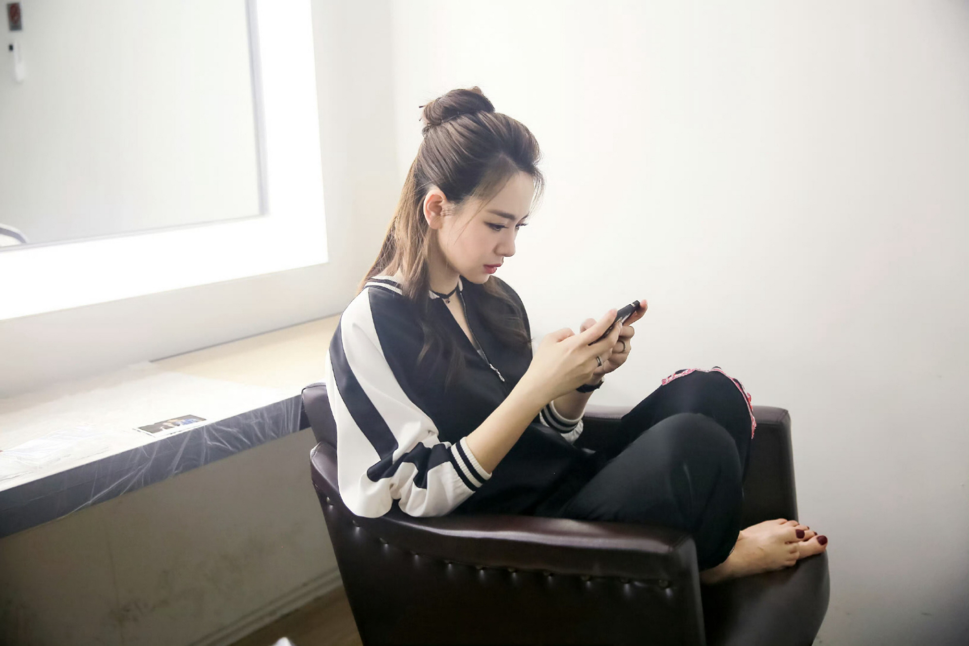 戚薇光脚丫06 nv62ni