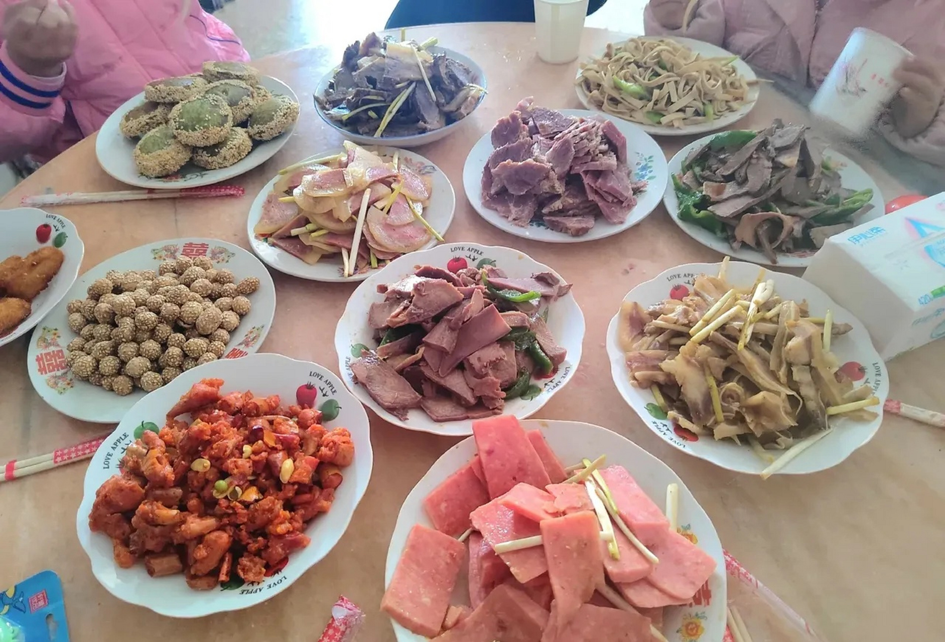 河南吃席新发现:能吃到热菜竟成"非一般"体验?