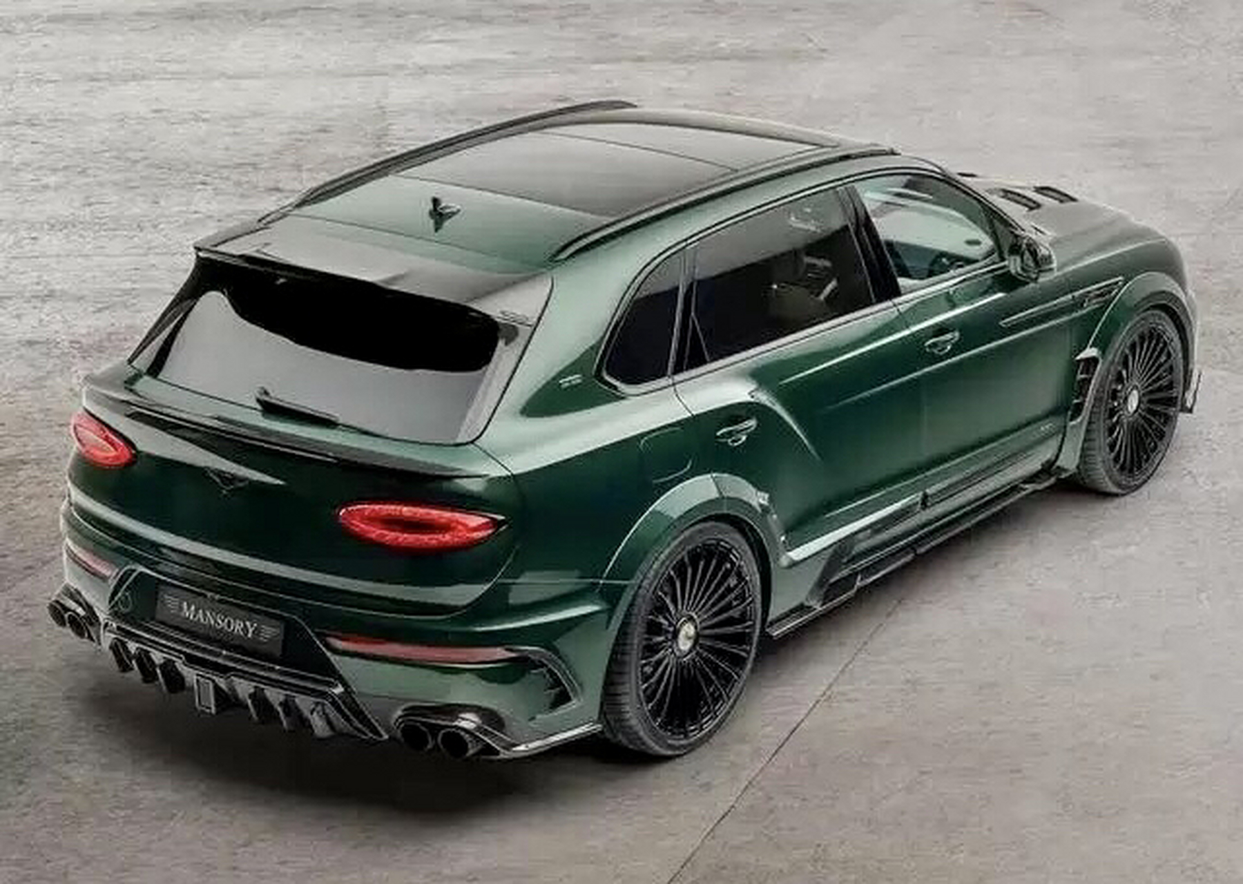 豪华顶级suv——宾利添越,长轴距改装版,加了前前后包围和侧裙,低趴