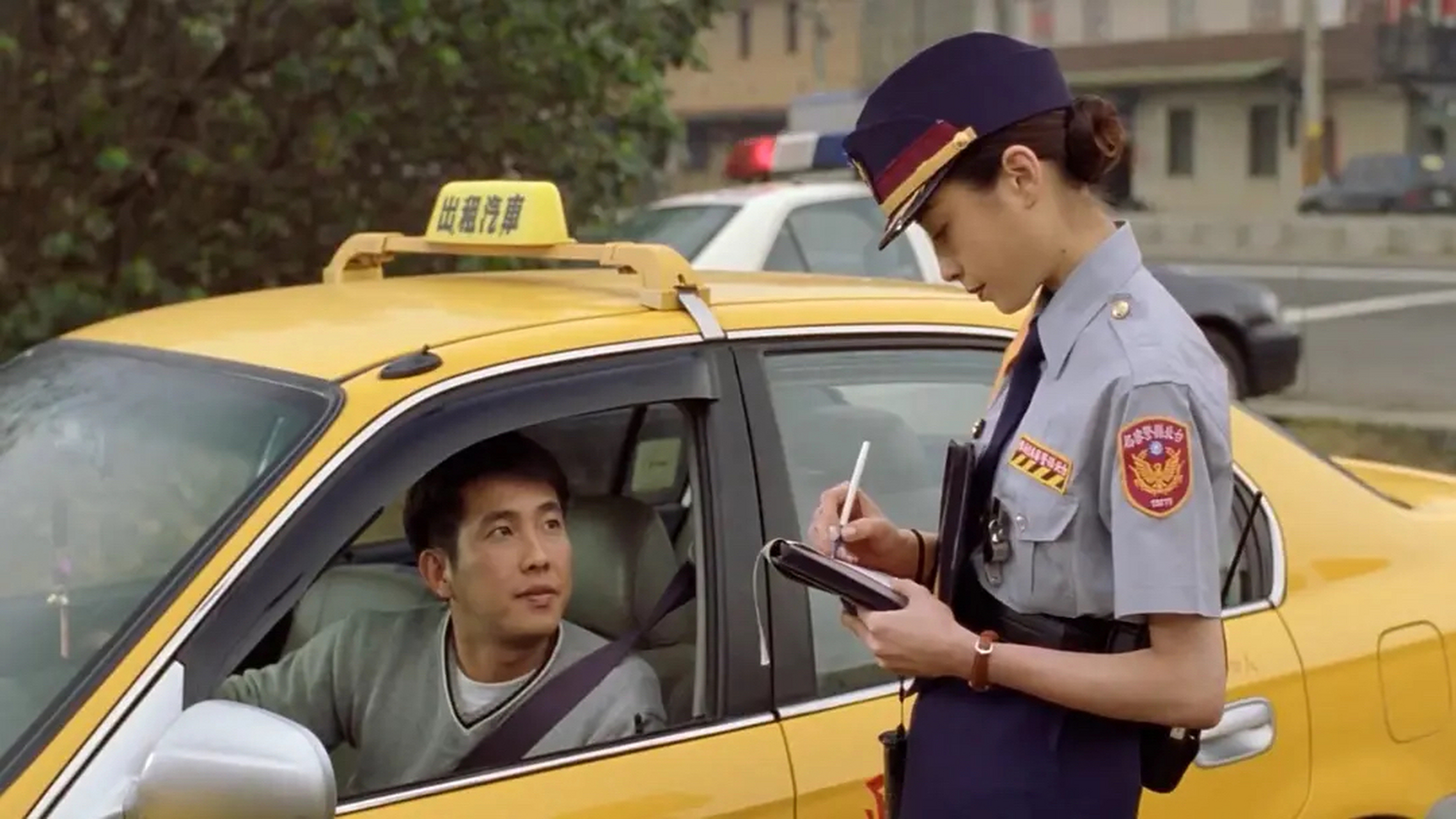 推荐一部《运转手之恋》,很有意思的一部台湾电影.