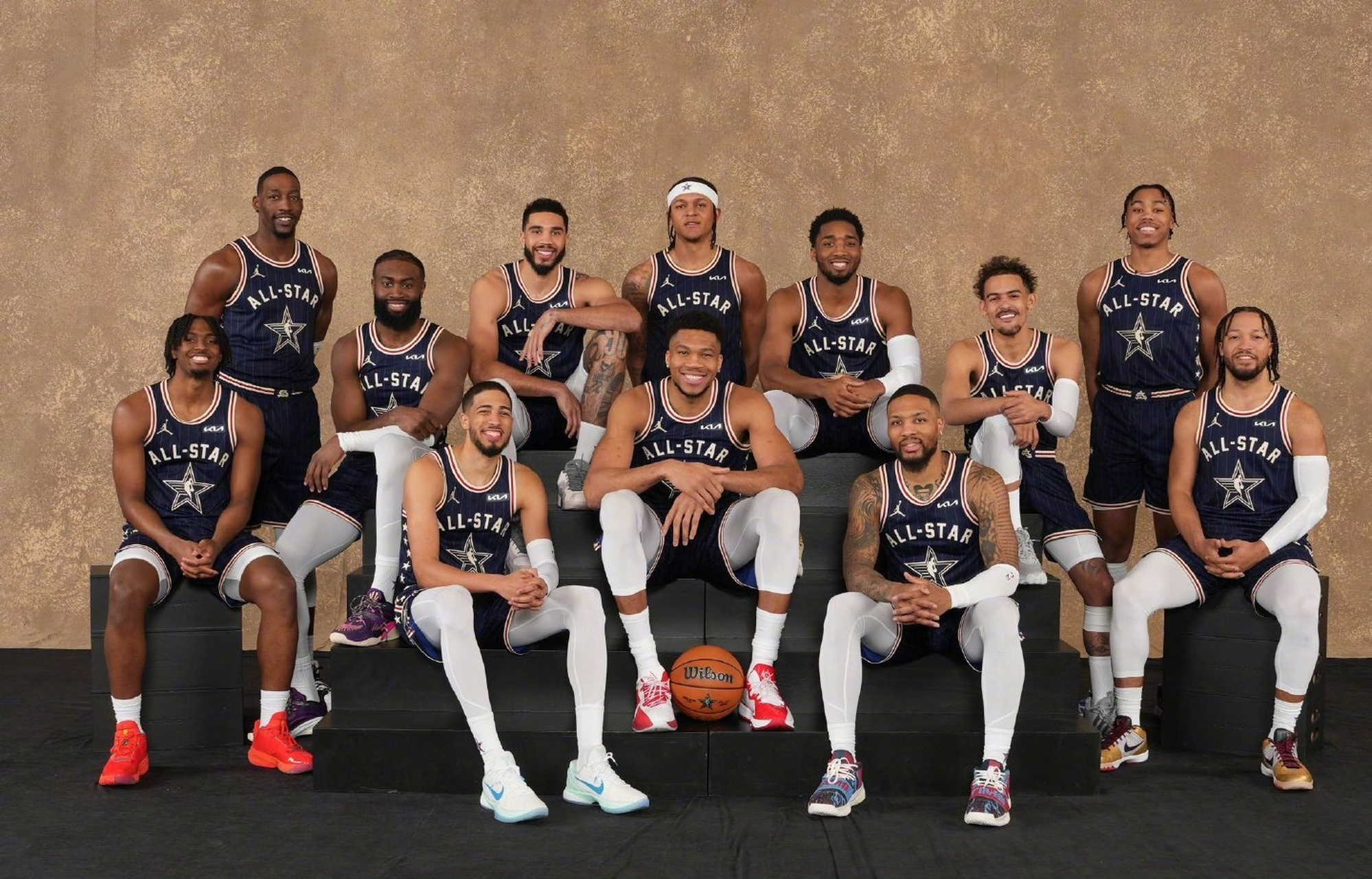 nba全明星三分大赛落下帷幕,东部211-186战胜西部.