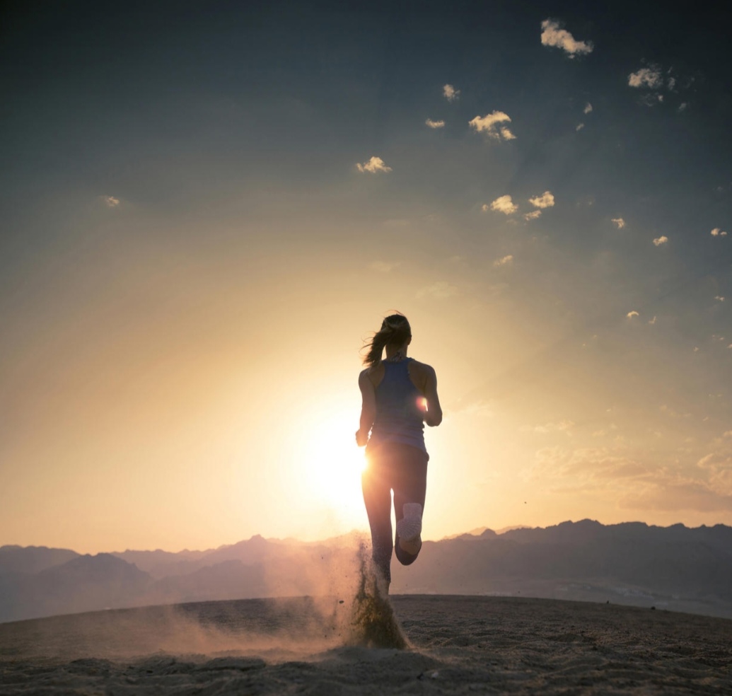 前天去附近公园跑步,碰到一直在我微信运动排行榜上霸占封面的女跑友