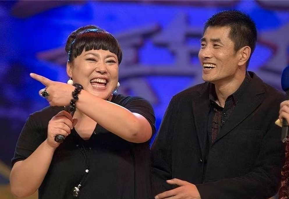 回顾李菁菁三婚三离老公都比她小患乳腺癌后与女儿相依为命