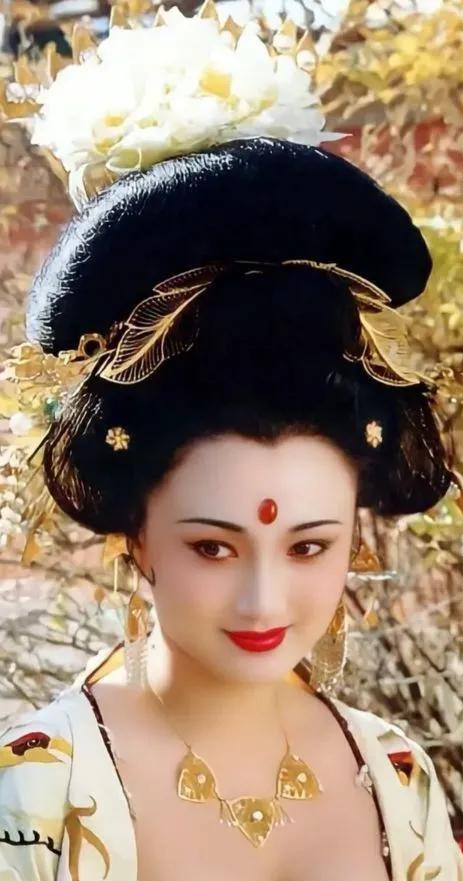 同样是唐妆把谭松韵杨紫和殷桃放一起看女星审美差距就出来了