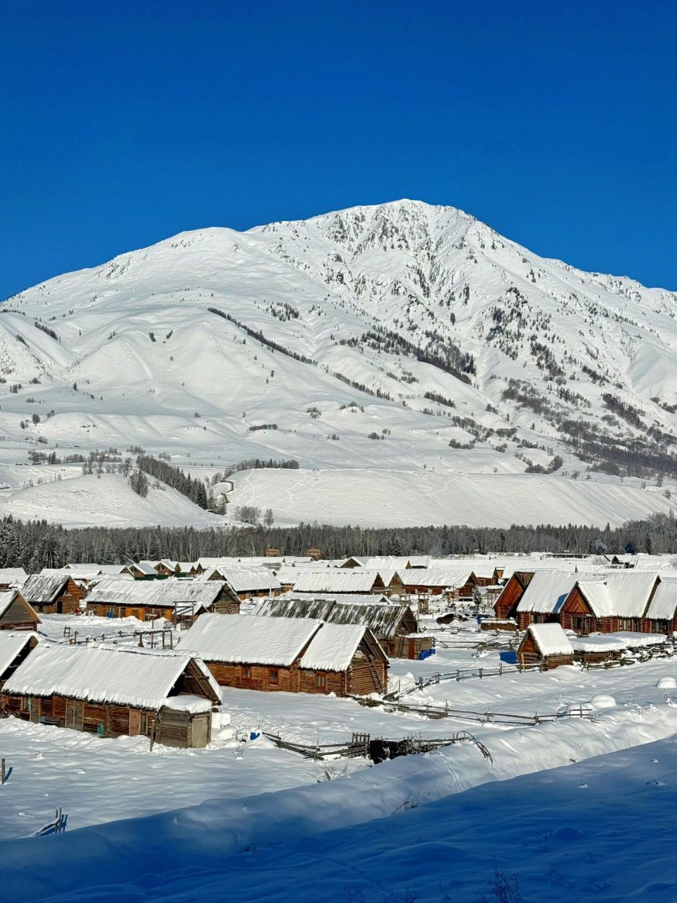 新春去看看阿勒泰禾木吧,景美人少 这里有冬季童话仙境禾木村 雪景